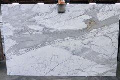 Calacatta Cremo Oro honed